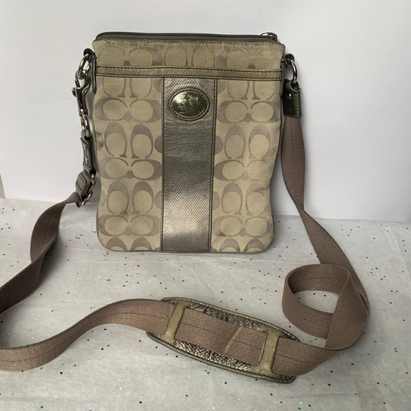 Vintage Coach Beige Gray Silver Signature C1175-43976 Small Logo Crossbody Purse - Picture 1 of 16